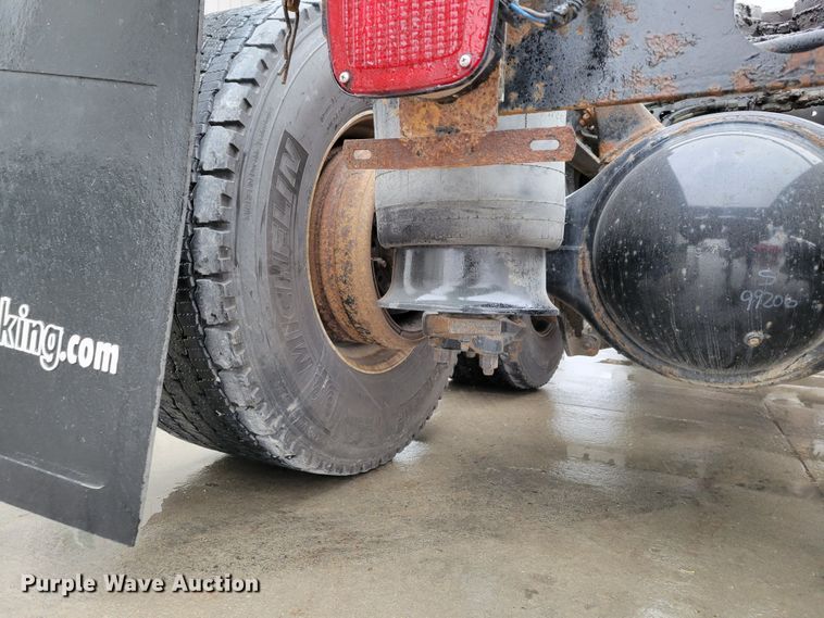 image for item DM8144 2015 Freightliner Cascadia  semi truck