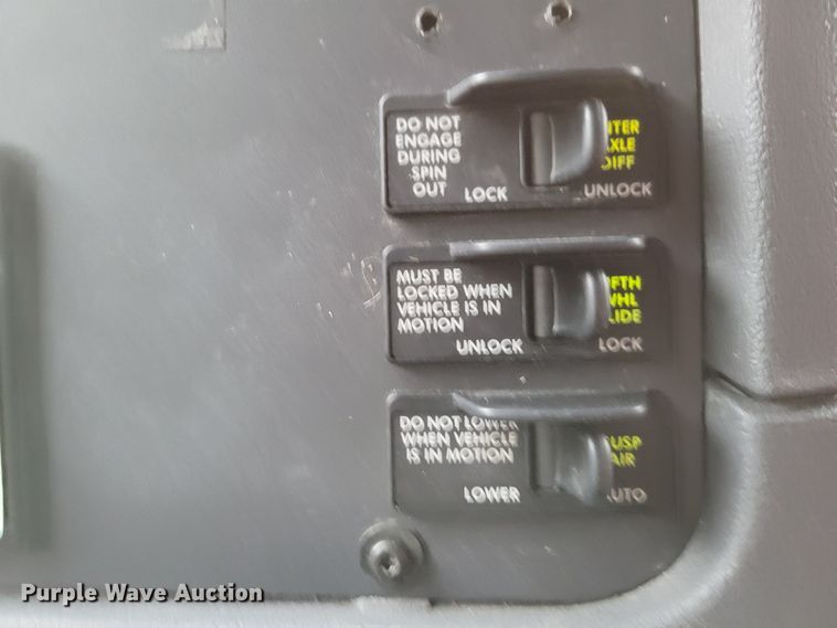 image for item DM8144 2015 Freightliner Cascadia  semi truck