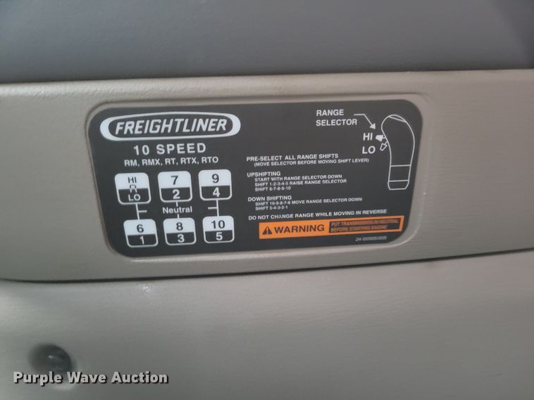 image for item DM8144 2015 Freightliner Cascadia  semi truck