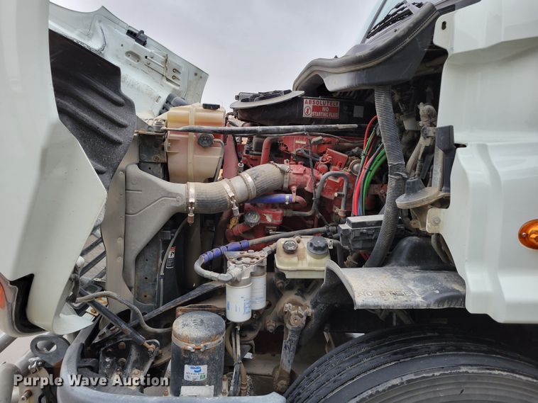 image for item DM8144 2015 Freightliner Cascadia  semi truck