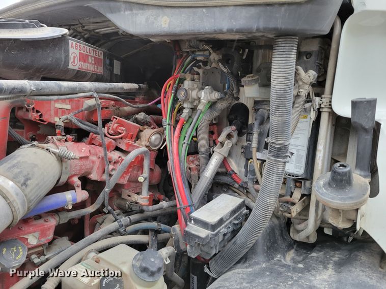 image for item DM8144 2015 Freightliner Cascadia  semi truck