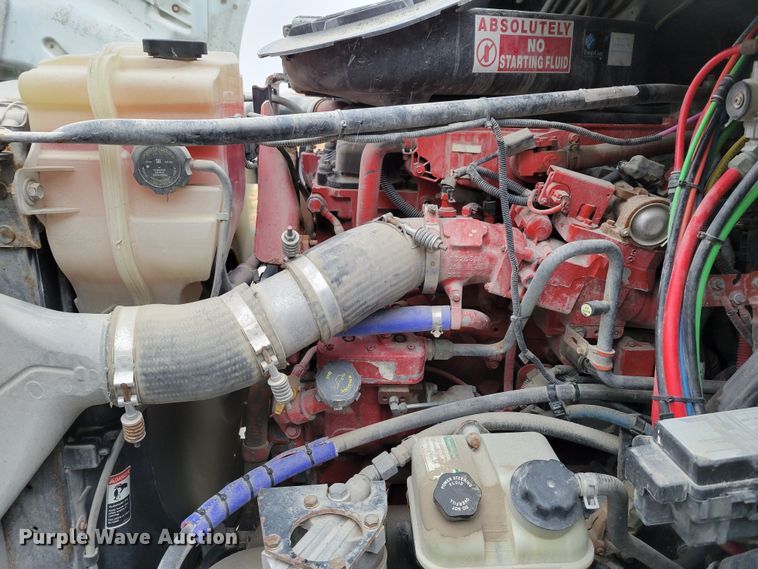 image for item DM8144 2015 Freightliner Cascadia  semi truck