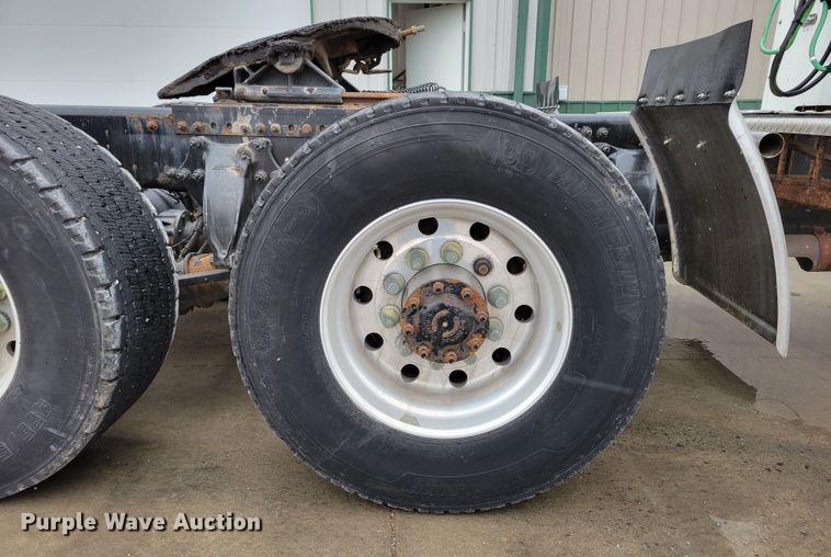 image for item DM8144 2015 Freightliner Cascadia  semi truck