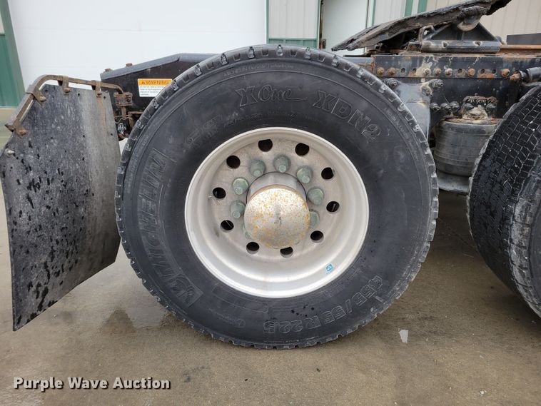 image for item DM8144 2015 Freightliner Cascadia  semi truck