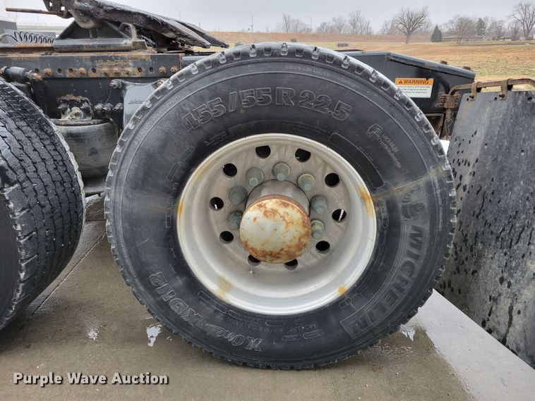 image for item DM8144 2015 Freightliner Cascadia  semi truck