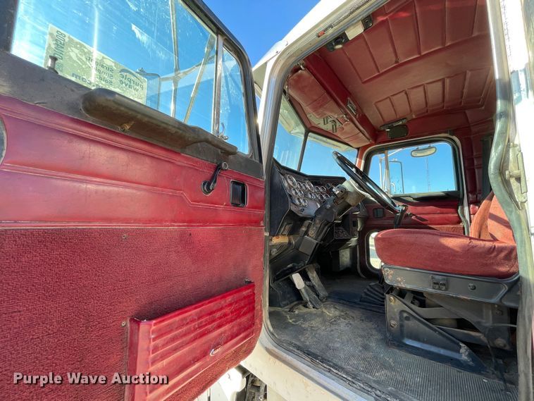 image for item DN4508 1996 Peterbilt 379  semi truck