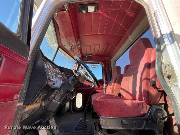 image for item DN4508 1996 Peterbilt 379  semi truck