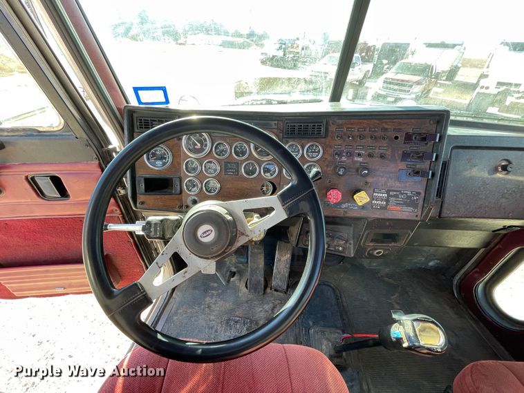 image for item DN4508 1996 Peterbilt 379  semi truck