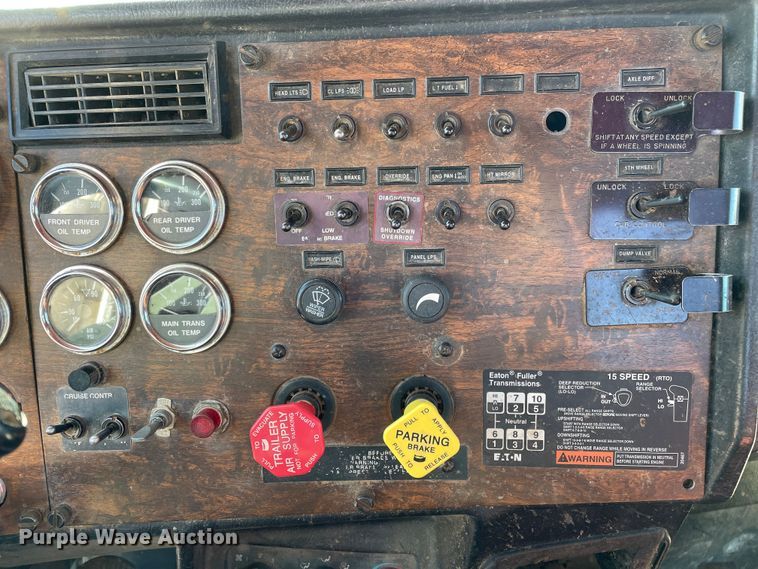 image for item DN4508 1996 Peterbilt 379  semi truck