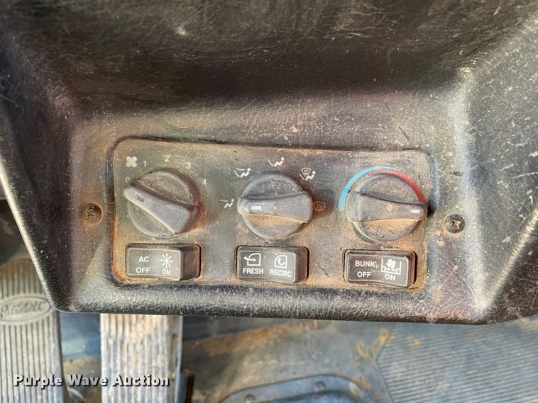 image for item DN4508 1996 Peterbilt 379  semi truck