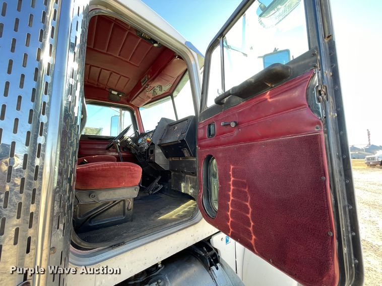 image for item DN4508 1996 Peterbilt 379  semi truck