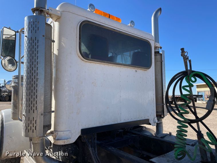 image for item DN4508 1996 Peterbilt 379  semi truck