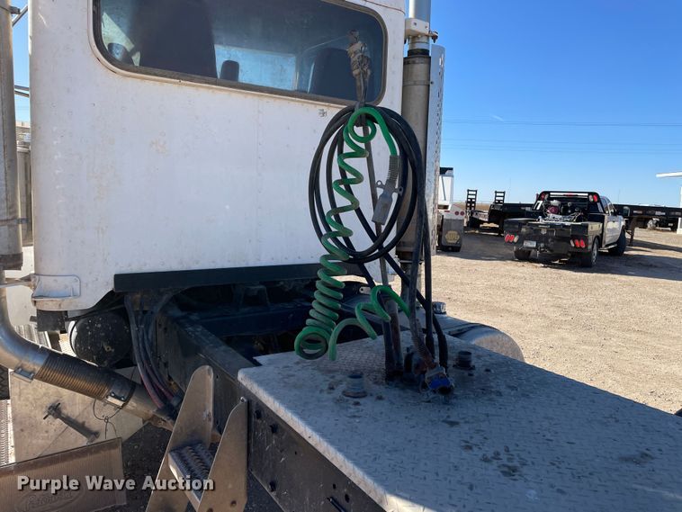 image for item DN4508 1996 Peterbilt 379  semi truck