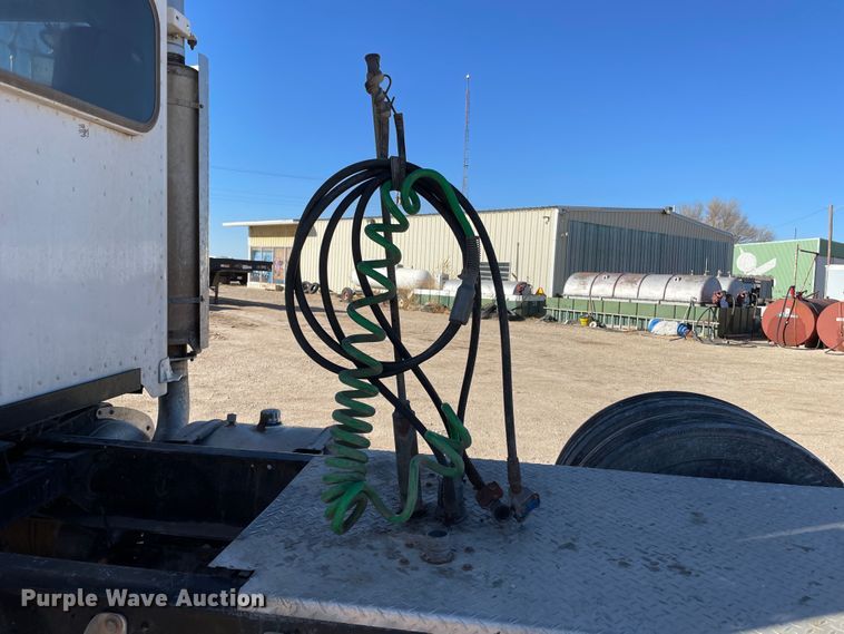 image for item DN4508 1996 Peterbilt 379  semi truck