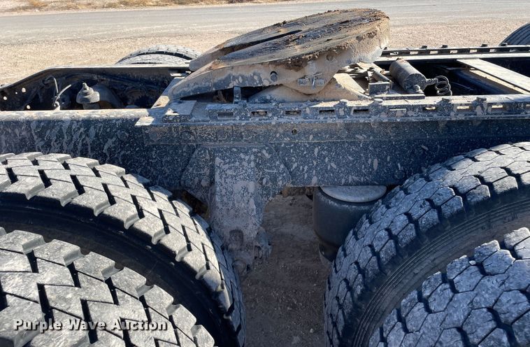 image for item DN4508 1996 Peterbilt 379  semi truck