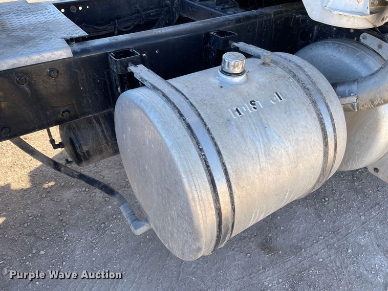 image for item DN4508 1996 Peterbilt 379  semi truck