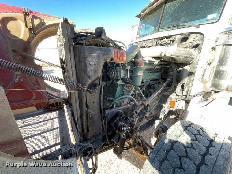 image for item DN4508 1996 Peterbilt 379  semi truck