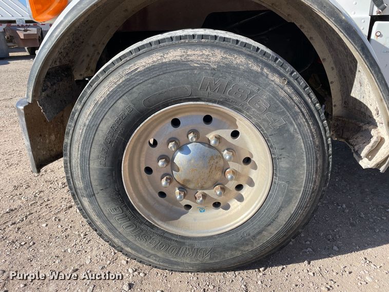 image for item DN4508 1996 Peterbilt 379  semi truck