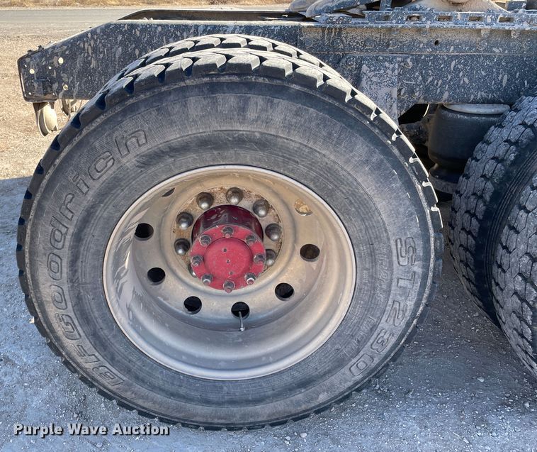 image for item DN4508 1996 Peterbilt 379  semi truck