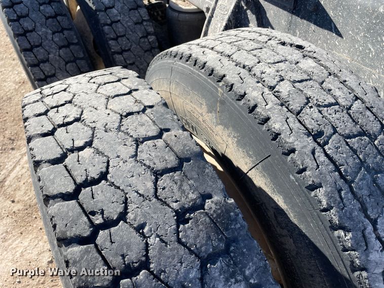 image for item DN4508 1996 Peterbilt 379  semi truck