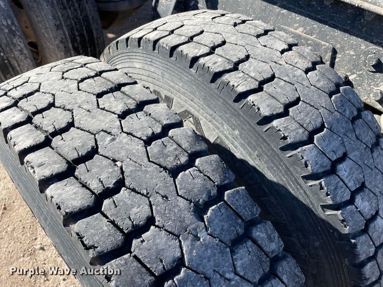 image for item DN4508 1996 Peterbilt 379  semi truck