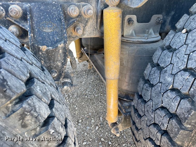 image for item DN4515 2006 Mack CHN613  semi truck