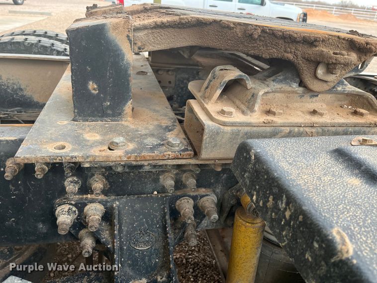 image for item DN4515 2006 Mack CHN613  semi truck