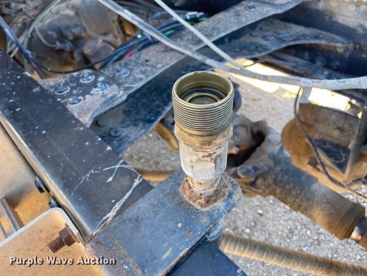 image for item DN4515 2006 Mack CHN613  semi truck