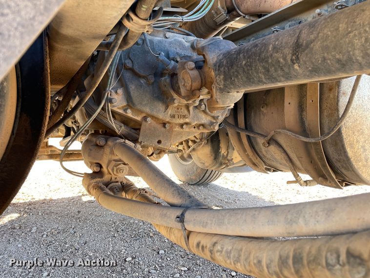 image for item DN4515 2006 Mack CHN613  semi truck