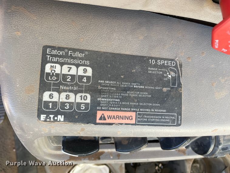 image for item DN4515 2006 Mack CHN613  semi truck