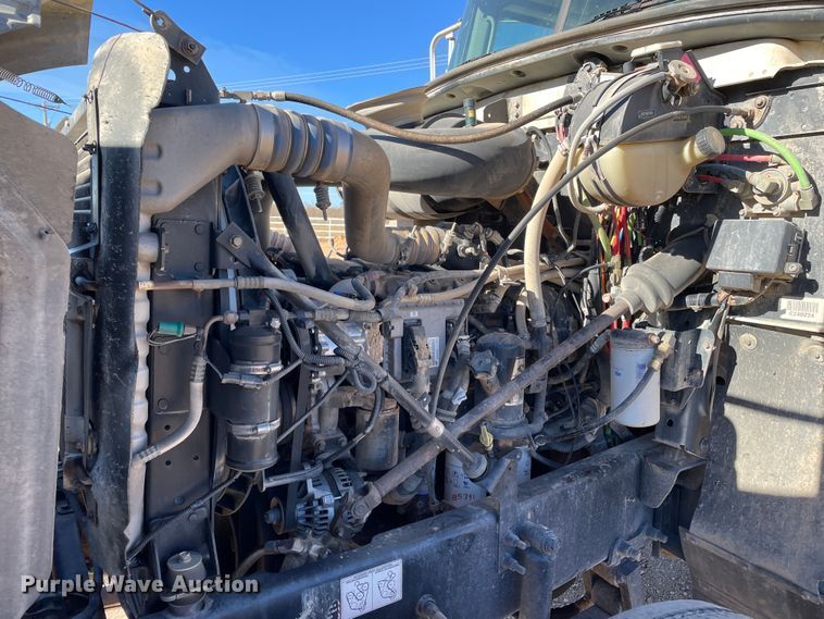 image for item DN4515 2006 Mack CHN613  semi truck