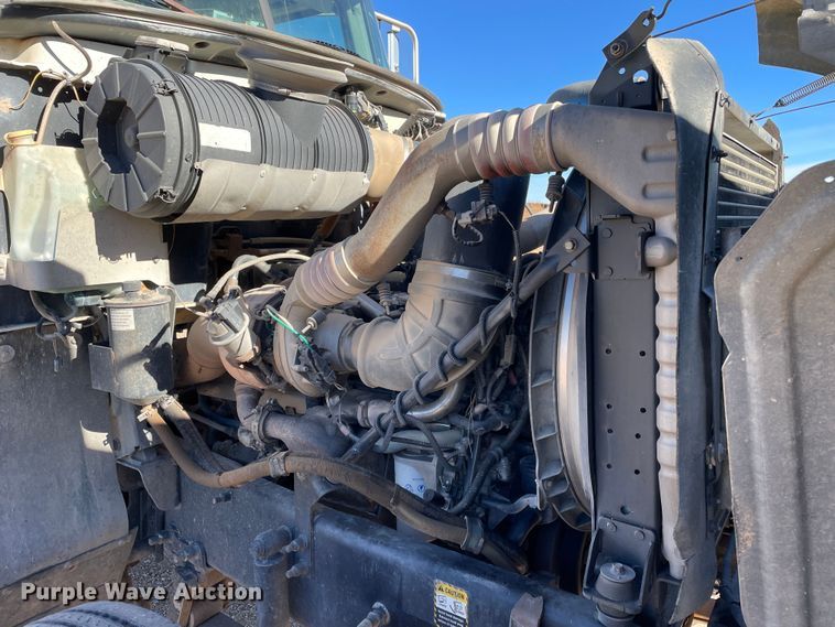 image for item DN4515 2006 Mack CHN613  semi truck