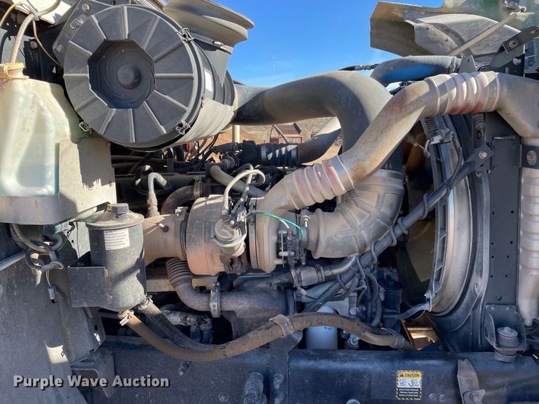 image for item DN4515 2006 Mack CHN613  semi truck