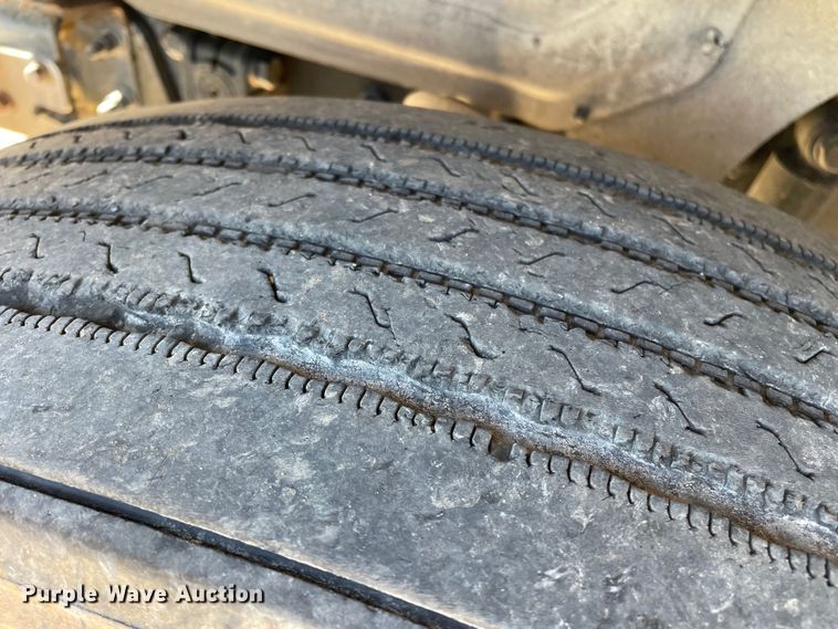 image for item DN4515 2006 Mack CHN613  semi truck