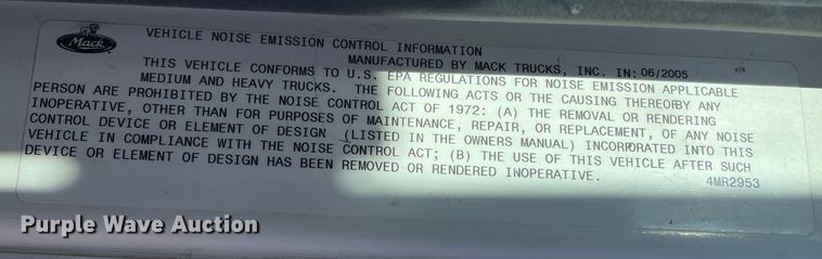 image for item DN4515 2006 Mack CHN613  semi truck
