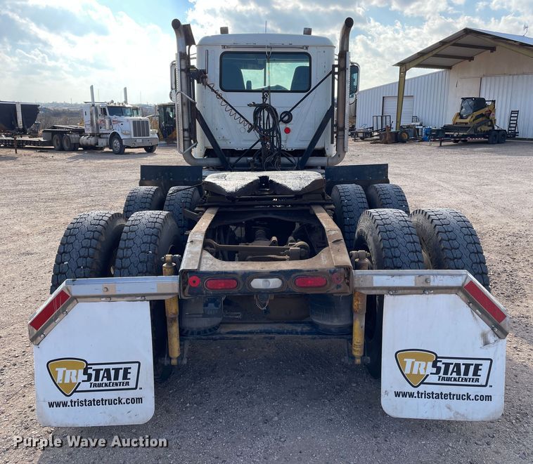 image for item DN4521 2015 Mack CHU613  semi truck