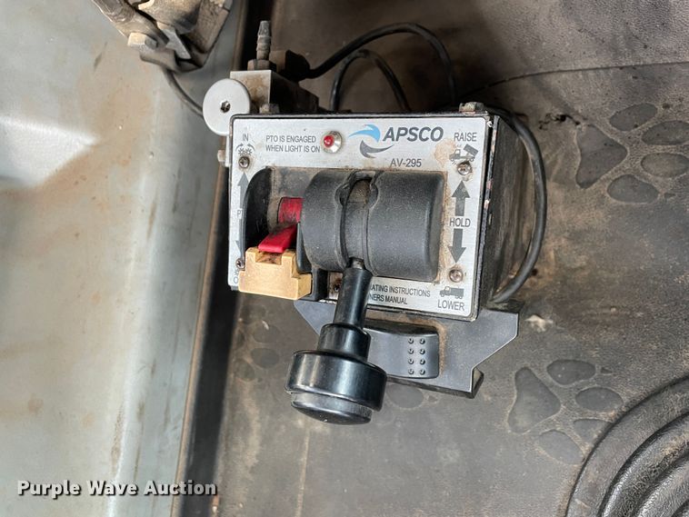 image for item DN4521 2015 Mack CHU613  semi truck