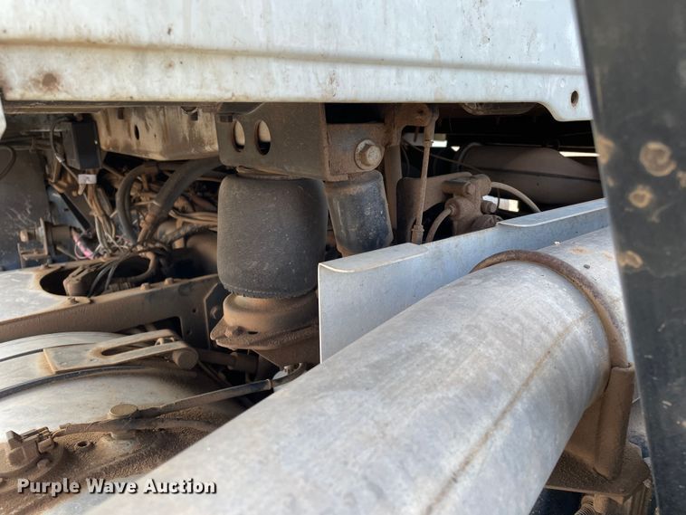 image for item DN4521 2015 Mack CHU613  semi truck