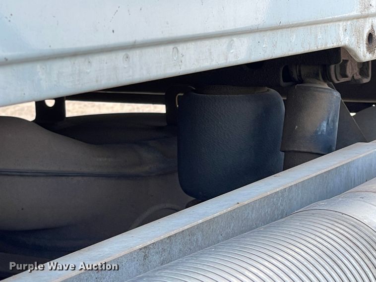 image for item DN4521 2015 Mack CHU613  semi truck