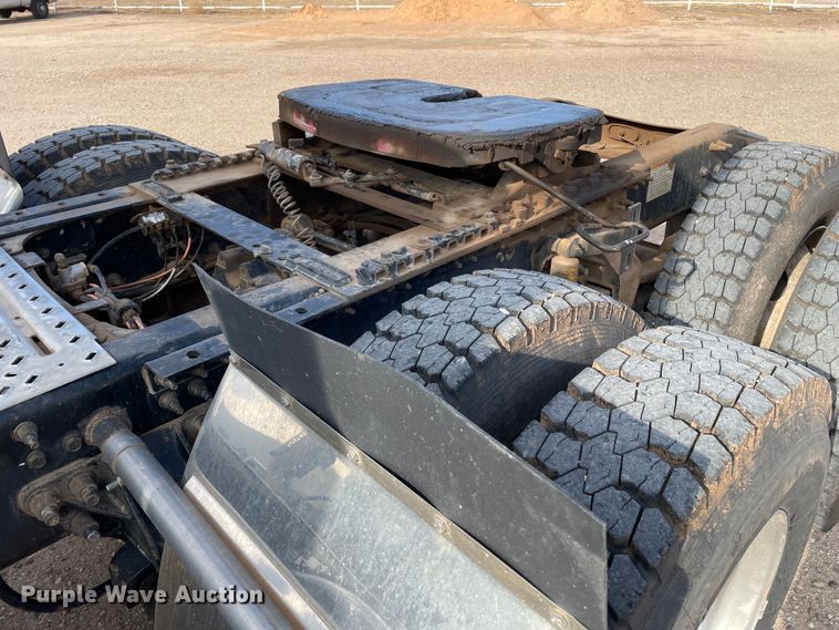 image for item DN4521 2015 Mack CHU613  semi truck