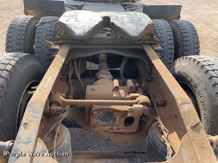 image for item DN4521 2015 Mack CHU613  semi truck