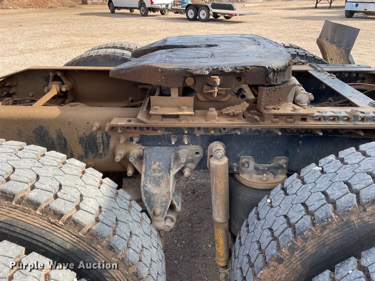 image for item DN4521 2015 Mack CHU613  semi truck