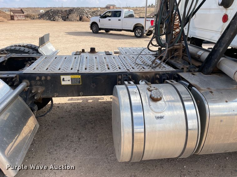 image for item DN4521 2015 Mack CHU613  semi truck