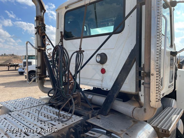 image for item DN4521 2015 Mack CHU613  semi truck