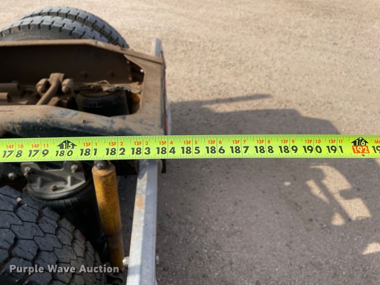 image for item DN4521 2015 Mack CHU613  semi truck