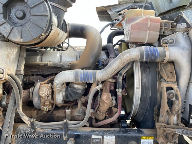 image for item DN4521 2015 Mack CHU613  semi truck