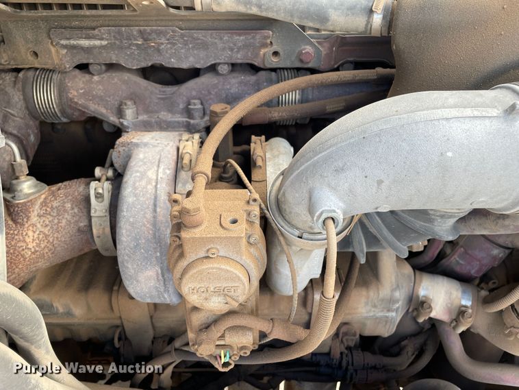 image for item DN4521 2015 Mack CHU613  semi truck