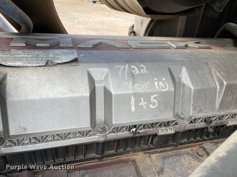 image for item DN4521 2015 Mack CHU613  semi truck