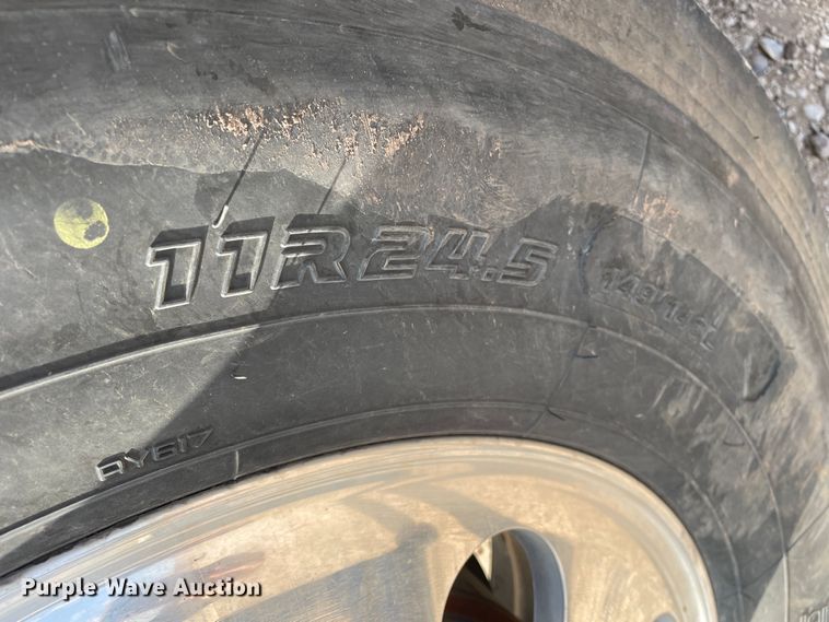 image for item DN4521 2015 Mack CHU613  semi truck