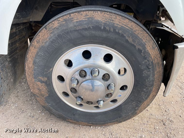 image for item DN4521 2015 Mack CHU613  semi truck